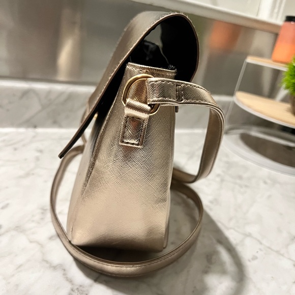 Purse - Picture 2 of 3